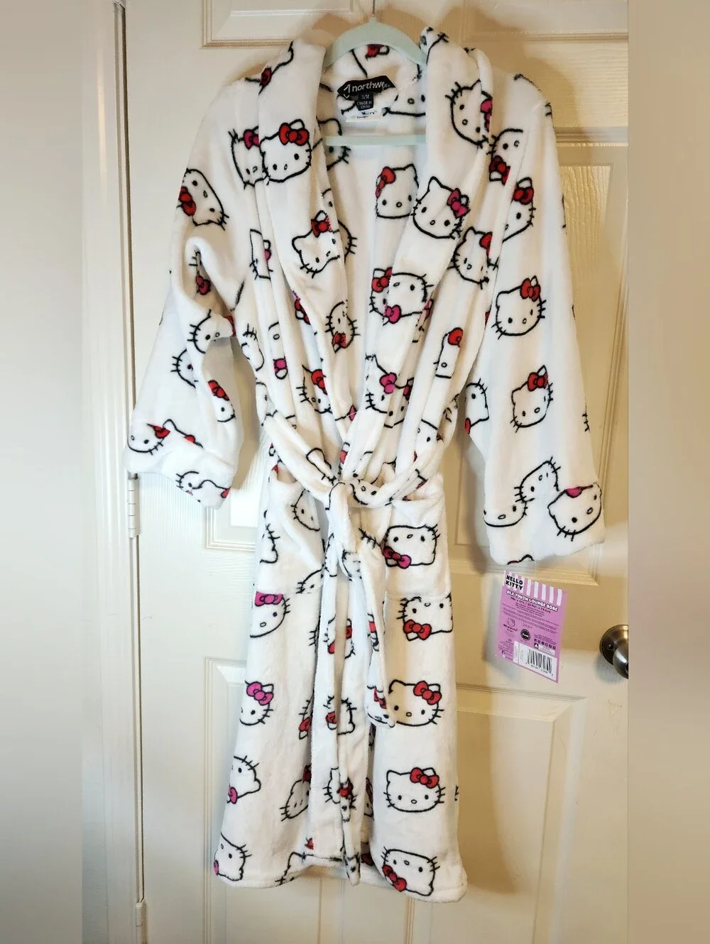 Northwest  Hello Kitty Plush Pajama Set And Robe